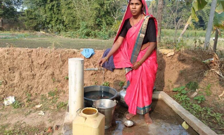 रायपुर : जनजातीय बहुल गांवों के घरों में पहुंचने लगा है नल से जल