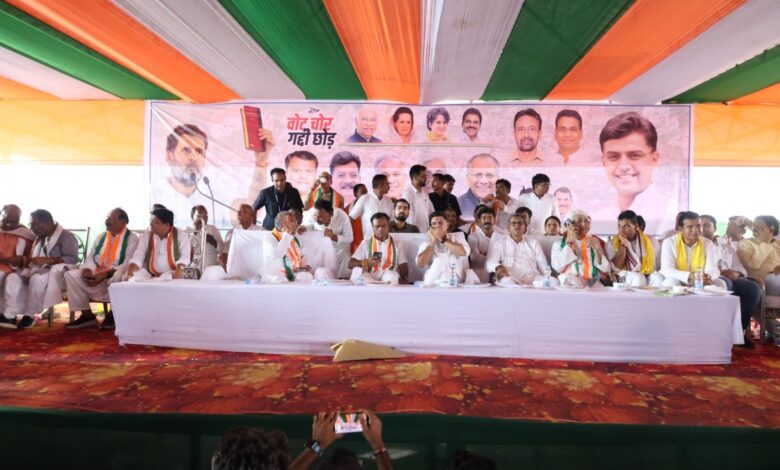 गांधी प्रतिमा से निकली पदयात्रा, जगह-जगह हुआ कांग्रेस नेताओं का स्वागत