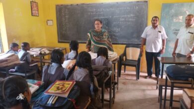 औचक निरीक्षण में खुली शालाओं की हकीकत — कुछ शिक्षक अनुपस्थित, कुछ ने समय पूर्व की छुट्टी