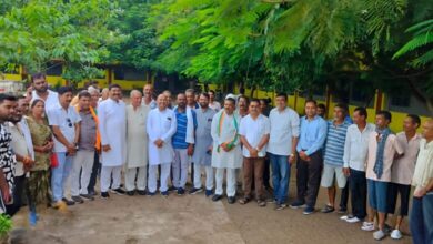 स्कूल बना अवैध शराब का अड्डा : कांग्रेस का हल्ला बोल, भाजपा सरकार पर लगे गंभीर आरोप