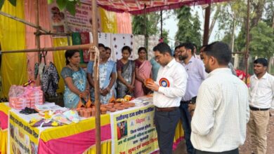 बिहान की महिलाएँ बनीं आत्मनिर्भरता की मिसाल — दीपावली पर सजा ‘महिला उद्यमिता स्टॉल बिहान की महिलाएँ बनीं आत्मनिर्भरता की मिसाल — दीपावली पर सजा ‘महिला उद्यमिता स्टॉल