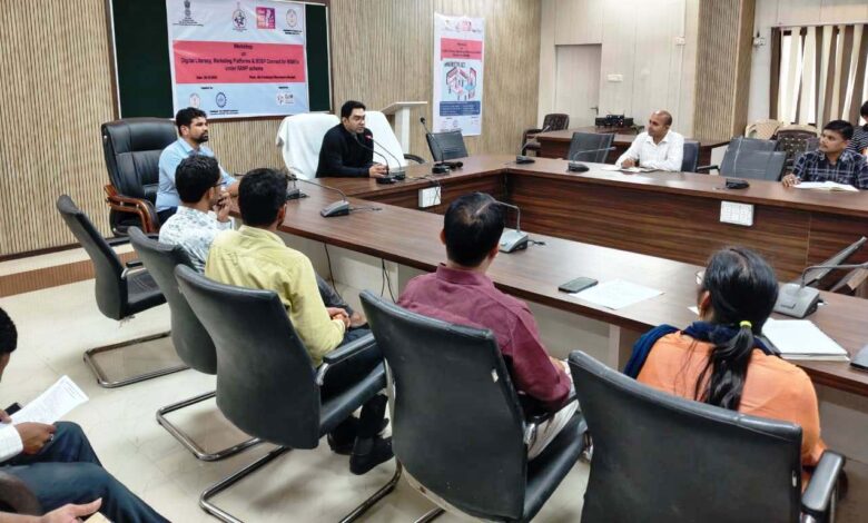 रजत जयंती वर्ष में मुंगेली में रैम्प योजना के अंतर्गत विक्रेताओं को मिला जेम पोर्टल का प्रशिक्षण