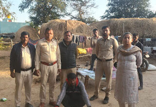 ग्राम अमोरा में आबकारी विभाग की छापेमार कार्रवाई, 7.20 लीटर देशी मदिरा जब्त ग्राम अमोरा में आबकारी विभाग की छापेमार कार्रवाई, 7.20 लीटर देशी मदिरा जब्त