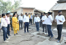 कलेक्टर ने बांकी व पेंडाराकापा में सड़क निर्माण कार्यों का लिया जायजा