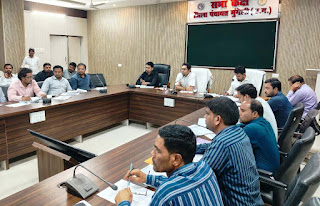 जिला पंचायत सीईओ ने ली ग्रामीण विकास योजनाओं की समीक्षा बैठक