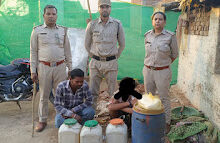 पथरिया के ग्राम कोड़पुरी में 10 लीटर कच्ची महुआ शराब जब्त, आरोपी पर आबकारी एक्ट के तहत मामला दर्ज