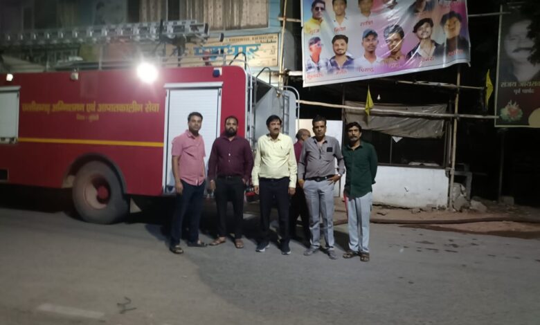 मुंगेली के नाले में लगी आग, पार्षद प्रतिनिधि की तत्परता से टला बड़ा हादसा मुंगेली के नाले में लगी आग, पार्षद प्रतिनिधि की तत्परता से टला बड़ा हादसा