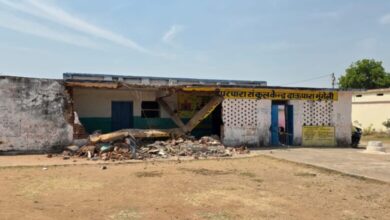 पालचुवा में अज्ञातों की करतूत, स्कूल भवन को पहुंचाया भारी नुकसान