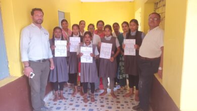 शासकीय पूर्व माध्यमिक शाला भटगांव में बालिकाओं को लगाया गया एचपीव्ही टीका