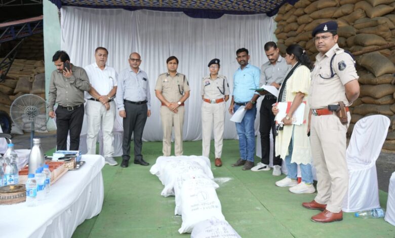 मुंगेली पुलिस ने 12 मामलों में जब्त गांजा, ब्राउन शुगर, चरस व अफीम को किया नष्ट मुंगेली पुलिस ने 12 मामलों में जब्त गांजा, ब्राउन शुगर, चरस व अफीम को किया नष्ट
