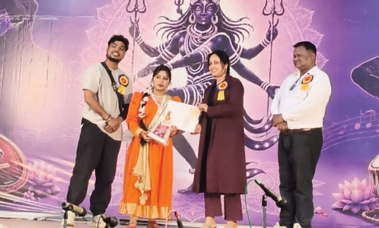 भिलाई के राष्ट्रीय कला कृति महोत्सव में माही पाठक का जलवा, सेमी कत्थक में प्रथम रहीं भिलाई के राष्ट्रीय कला कृति महोत्सव में माही पाठक का जलवा, सेमी कत्थक में प्रथम रहीं