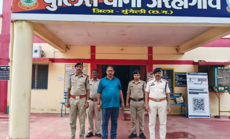 कार को लापरवाही पूर्वक गलत दिशा में तेज गति से चलाते हुए जानबुझकर मोटरसाइकिल को मारी टक्कर एक की मौत दो व्यक्ति घायल